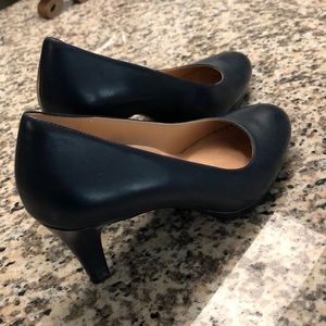 Naturalizer blue roundtoe heels